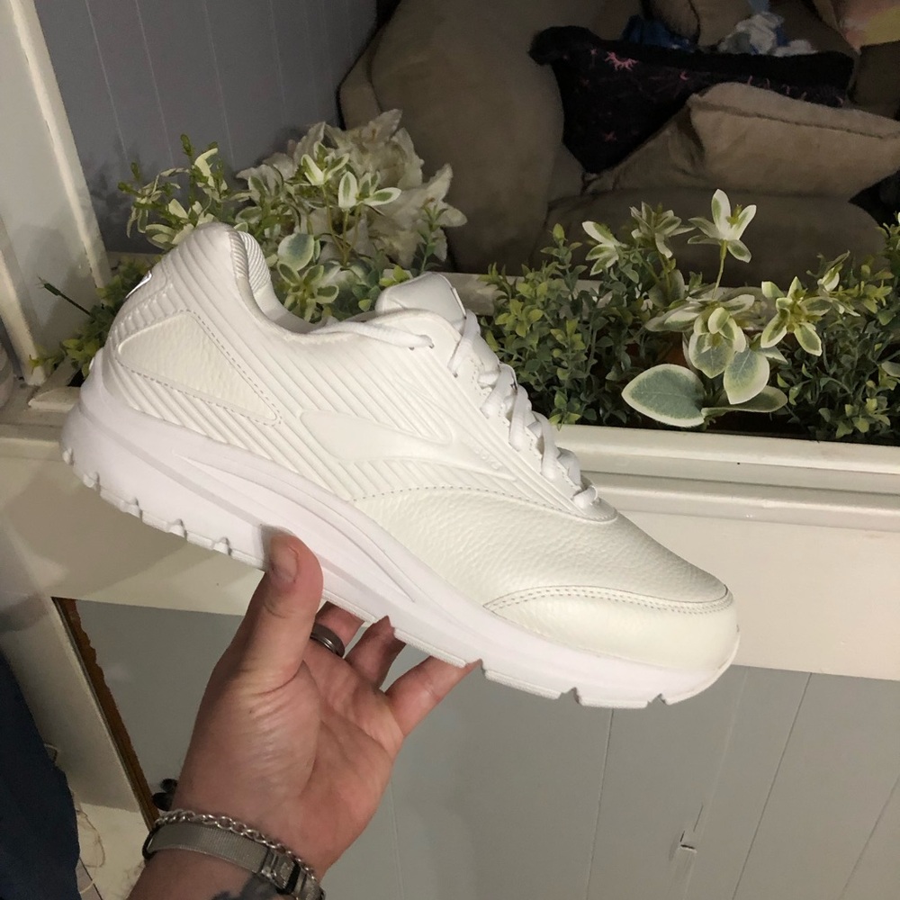 *New* Mens Brooks Addiction Walker 2 Leather’ White/Off White size 10.5 WIDE